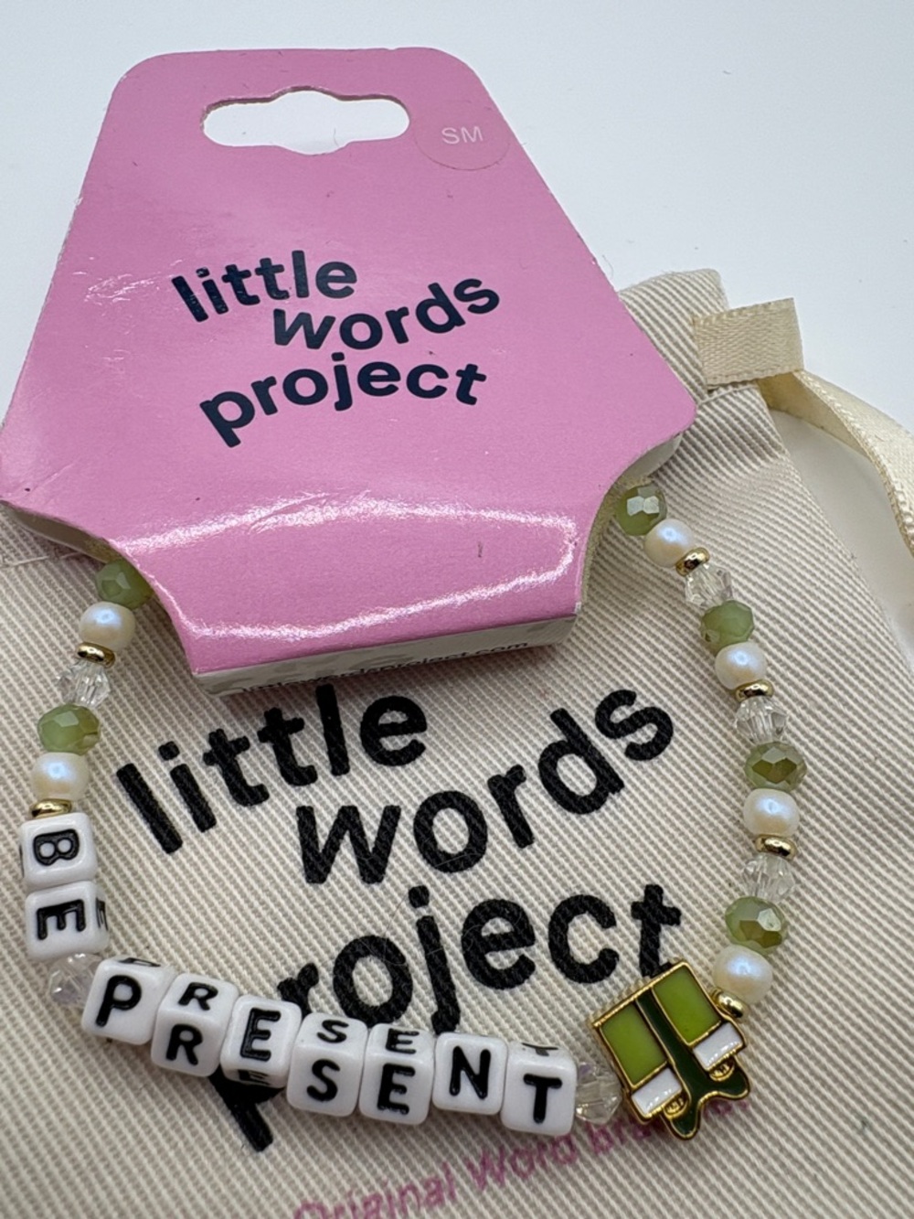 'Be Present' Bracelet - Green & Gold - Picture 2 of 6